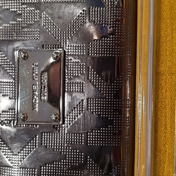 Michael Kors SIlver Metallic Wristlet - EUC - Picture 2 of 8